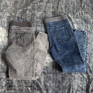 2 Pairs No Boundaries Women's Jeans in Gray and Blue